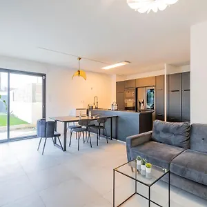 Maison Design 2 Ch Proche Cdg, Paris Hébergement de vacances